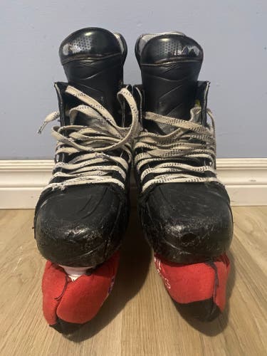 2023 Bauer Vapor Hyperlite 2 Hockey Skates Regular Width Pro Stock 7.5 (Used)