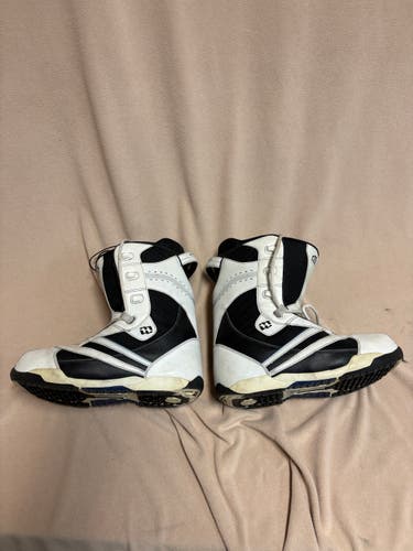 Men's Size M 12.0 (W 13.0) Morrow Snowboard Boots All Mountain (Used)