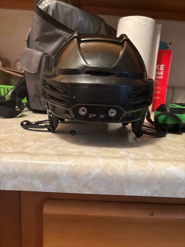 Medium Bauer Re-Akt 75 Helmet (Used)