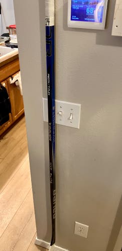 Senior Bauer Vapor Hyperlite 2 Right Handed Hockey Stick P90TM 77 Flex (Used)