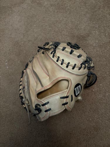 Wilson A2000 RH Catcher's Baseball Glove 33" (Used)