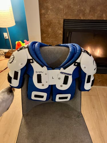 Men's Large Senior Douglas Defender Hockey Shoulder Pads (Used)