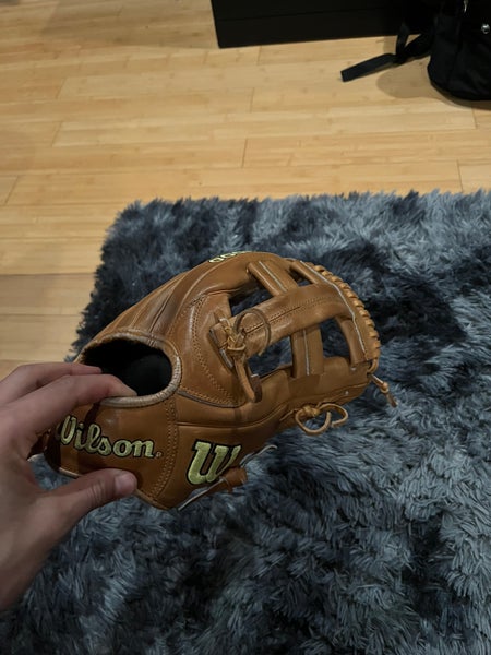 Wilson A2000 RH Infield Baseball Glove 11.75" (Used)