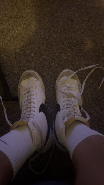 White Men's Size M 10.0 (W 11.0) Adult Nike Blazer Shoes (Used)