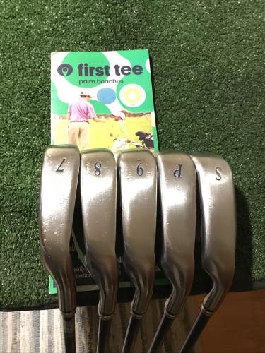 XXIO 8 Ladies Irons Set (7-PW-SW) MP-800 42g Graphite Shafts