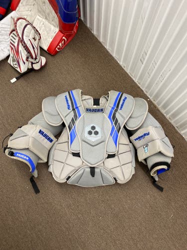 Medium Vaughn Velocity VE8 XFP Goalie Chest Protector (Used)