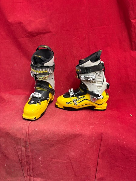 Alpine Touring Ski Boots: Mondo 26 & 26.5 Scarpa Alpine Touring Ski Boots (Used)