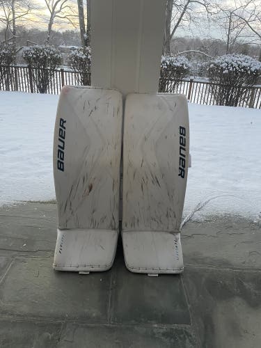 Bauer Vapor FlyLite Goalie Leg Pads Large 35 in White (Used for part of a season)
