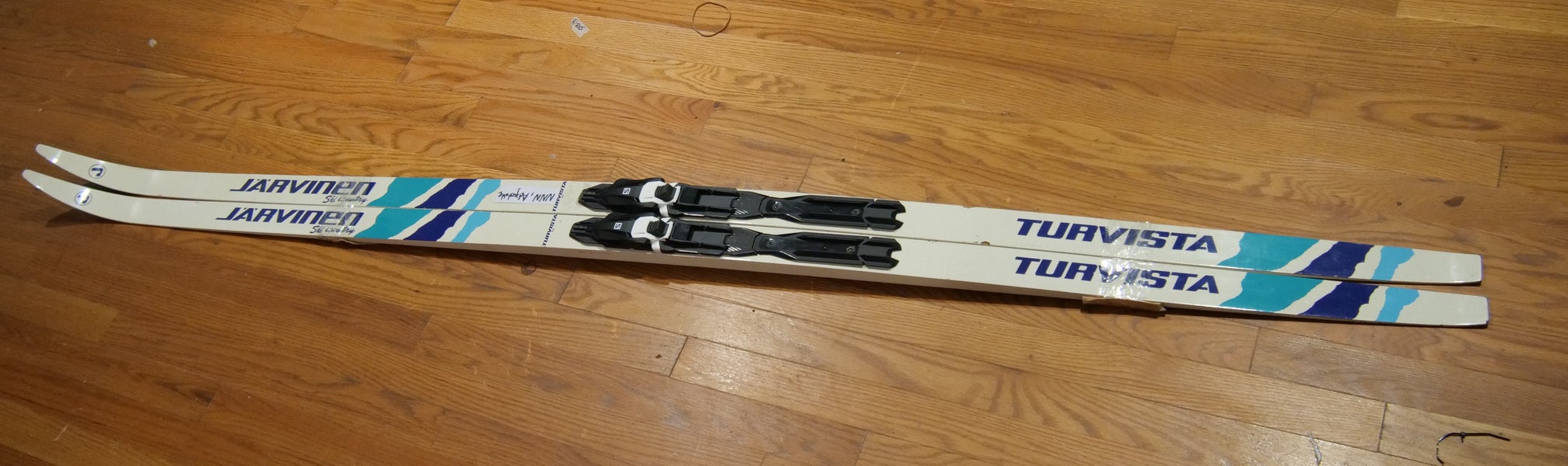 Jarvinen Turvista Cross Country Skis Waxless with NNN bindings and Free Poles (if needed)