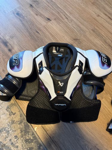 Men's Medium Senior Bauer Vapor Flylite Shoulder Pads (New)