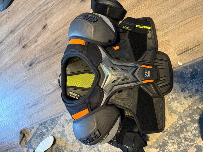 Medium Senior CCM Tacks XF Pro Shoulder Pads (New)