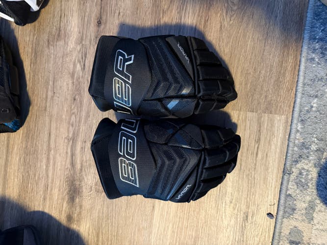 Bauer Vapor Flylite Gloves 13" (New)