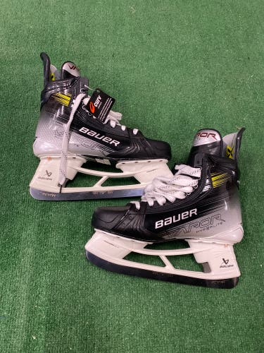 Senior Bauer Vapor Hyperlite 2 Hockey Skates 12 (New)