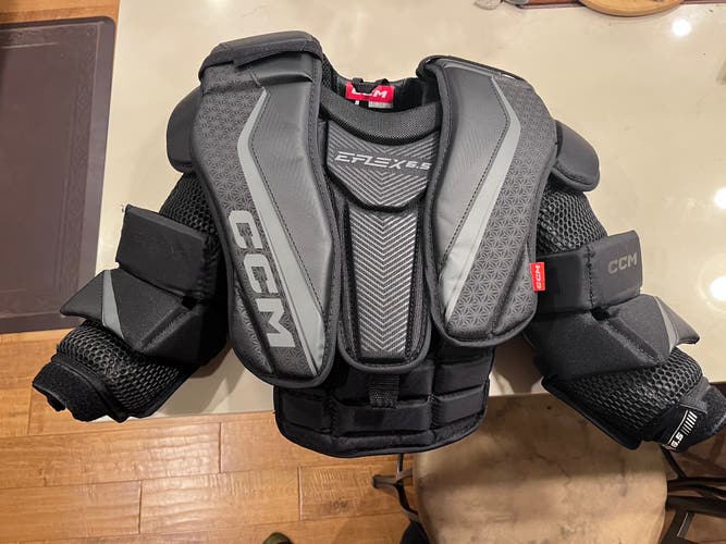 Junior Small / Medium CCM Extreme Flex E6.5 Goalie Chest Protector (Used 1 time) *FREE SHIP US*