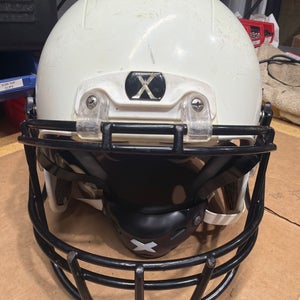 USED XENITH X2E+ YOUTH FOOTBALL HELMET - LARGE - WHITE