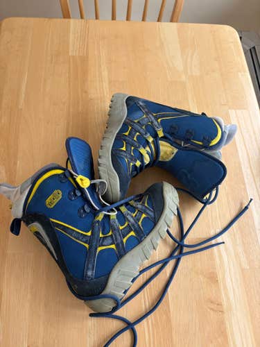Burton Moto Snowboard Boots All Mountain Size M 7.5 (W 8.5)  (Used)