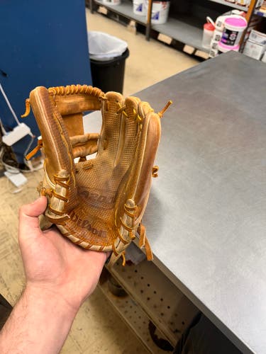 Wilson A2000 RH Infield Baseball Glove 11.75" (Used)