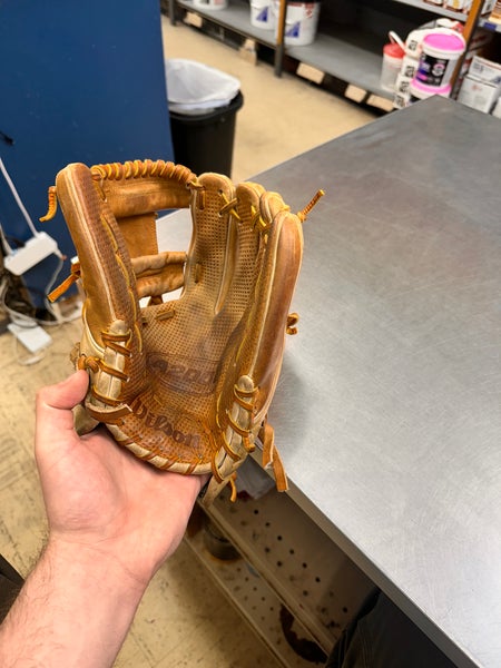 Wilson A2000 RH Infield Baseball Glove 11.75" (Used)