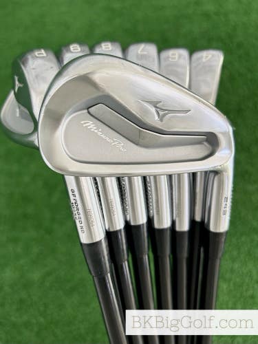 Mizuno Pro 243 Forged Iron Set 4-P / MMT 105 Stiff Graphite