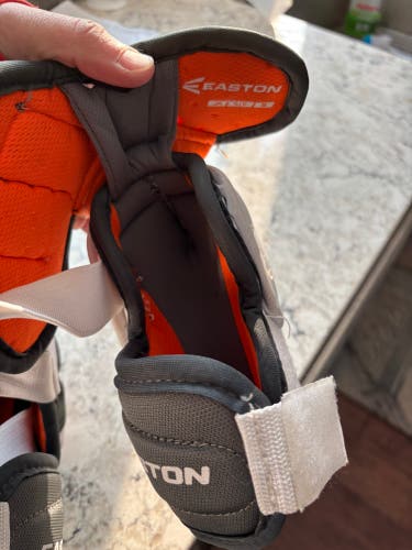 Junior Small Easton Mako M5 Elbow Pads (Used)