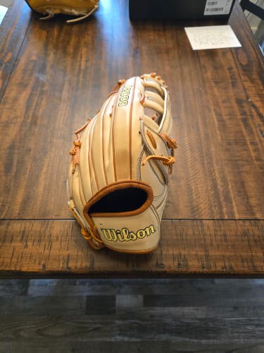 Wilson RH Outfield A2000 1799 Baseball Glove 12.75" (Used)