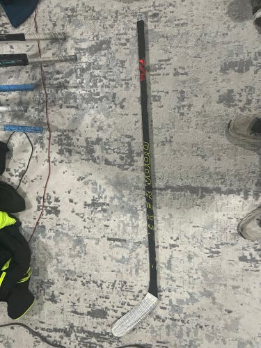 Junior Sher-Wood Rekker Legend Pro Right Handed Hockey Stick P28 35 Flex (Used)