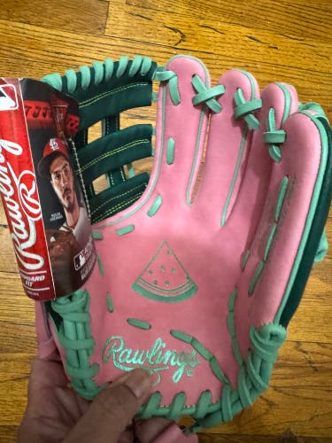 2025 Rawlings Heart of the Hide RH Infield Baseball Glove 11.75" (New)