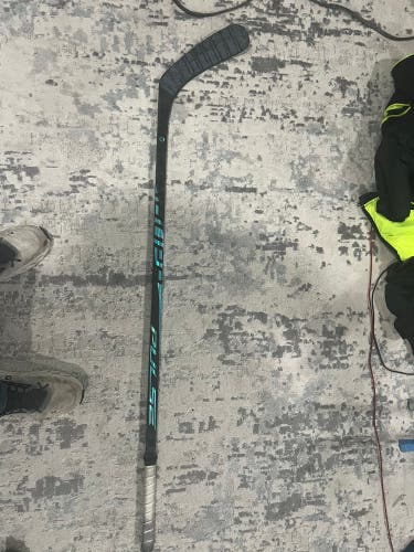 Junior Bauer Pulse Right Handed Hockey Stick P92 40 Flex (Used)