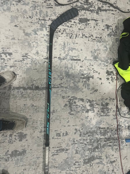 Junior Bauer Pulse Right Handed Hockey Stick P92 40 Flex (Used)