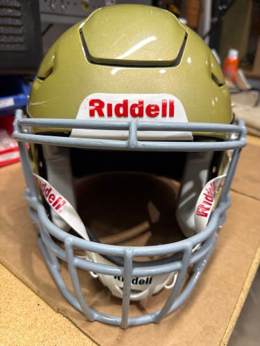 USED RIDDELL FLEX ADULT HELMET - MEDIUM - VEGAS GOLD