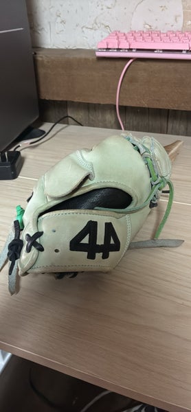 2024 44 Pro Signature Series RH Pitcher's Baseball Glove 11.5" (Used)