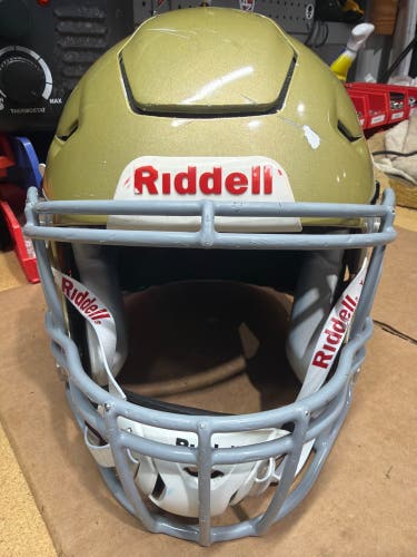 USED RIDDELL FLEX ADULT HELMET - MEDIUM - VEGAS GOLD