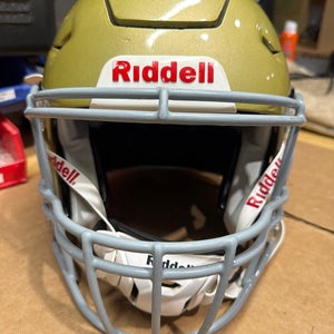 USED RIDDELL FLEX ADULT HELMET - MEDIUM - VEGAS GOLD