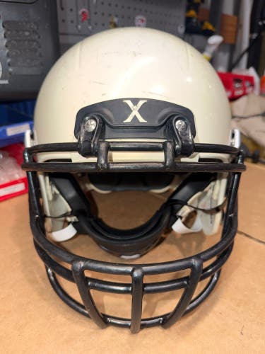 USED XENITH X2E+ YOUTH FOOTBALL HELMET - LARGE - WHITE