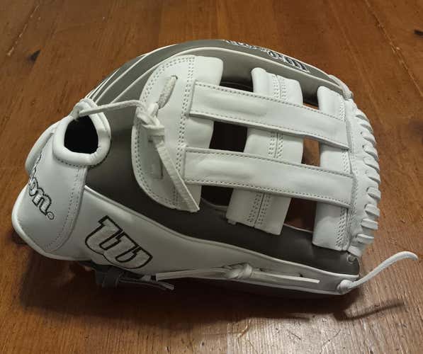 2025 Wilson RH A1000 Softball Glove 12" (New)