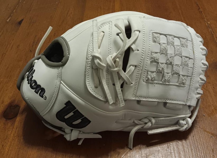 2025 Wilson RH Infield A1000 Softball Glove 12" (New)
