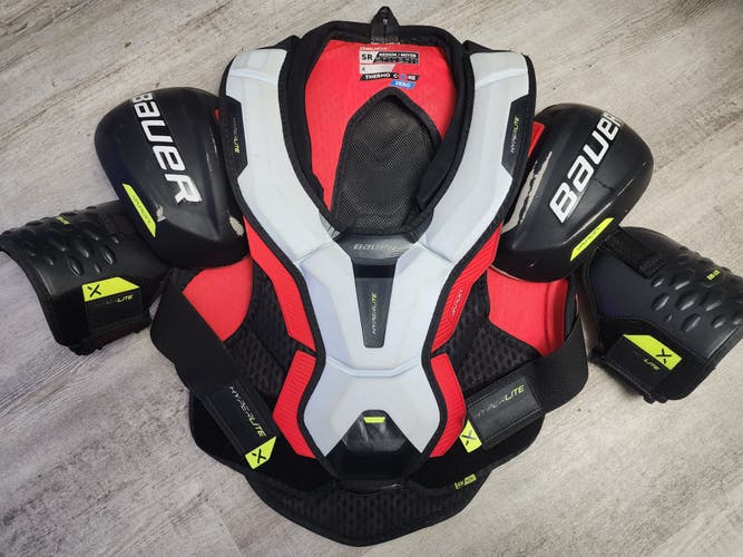 Bauer Vapor Hyperlite Shoulder Pads Senior Medium