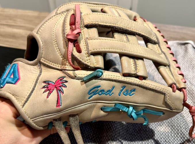 44 Pro Signature Series RH Outfield Baseball Glove 12.5" SEND OFFERS