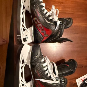 2025 CCM JetSpeed FT8 Pro Hockey Skates Regular Width Size 4.5 (Used)