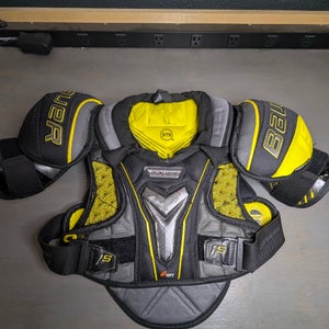 Medium Junior Bauer Supreme 1S Shoulder Pads (Used)