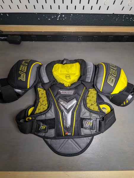 Medium Junior Bauer Supreme 1S Shoulder Pads (Used)