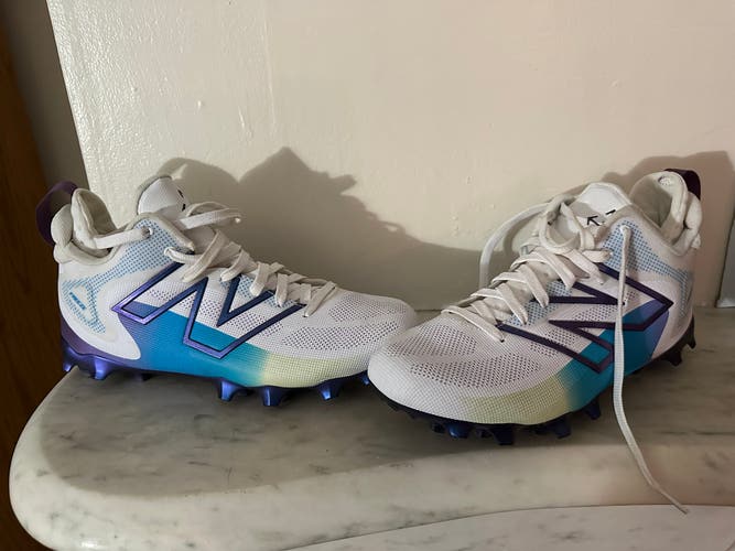 White Unisex Size M 10.5 (W 11.5) Adult New Balance Freeze 4.0 Mid Top Molded Cleats (New)