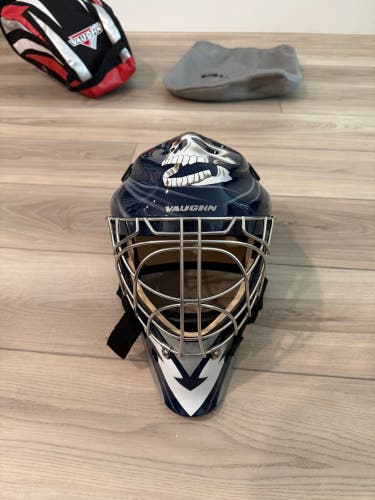 Senior Small 2015 Vaughn VM7700 Goalie Mask (Used)