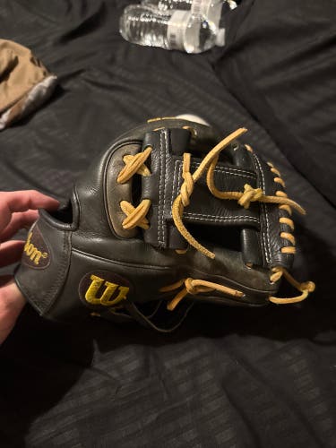 Wilson A2000 DP15SS RH Infield Baseball Glove 11.5" (Used)