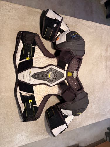Medium Senior CCM Supertacks Pads