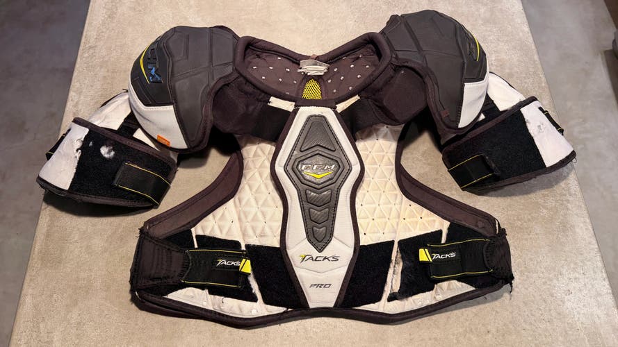 Senior CCM Supertacks Pads Large