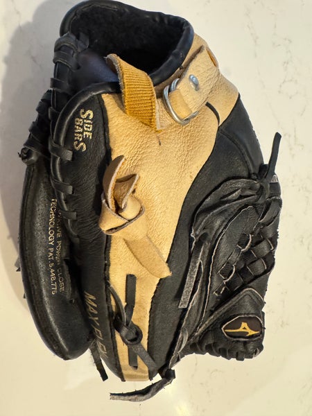 Mizuno RH Prospect Power Close Baseball Glove 10.75" (Used)
