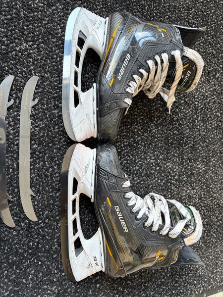 2022 Bauer Supreme M5 Pro Hockey Skates Regular Width Size 5 (Used)