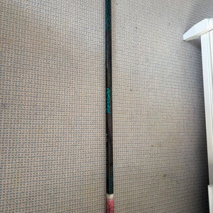 Junior Bauer Twitch Right Handed Hockey Stick P28 40 Flex (Used)