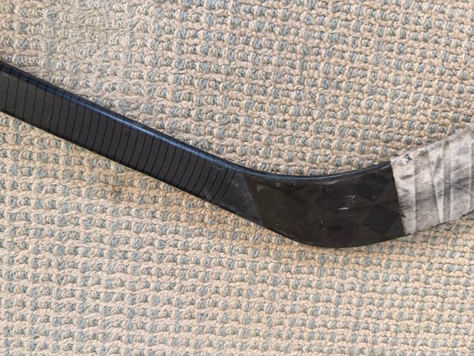 Junior CCM Ribcor Trigger 6 Pro Right Handed Hockey Stick P92 40 Flex (Used)